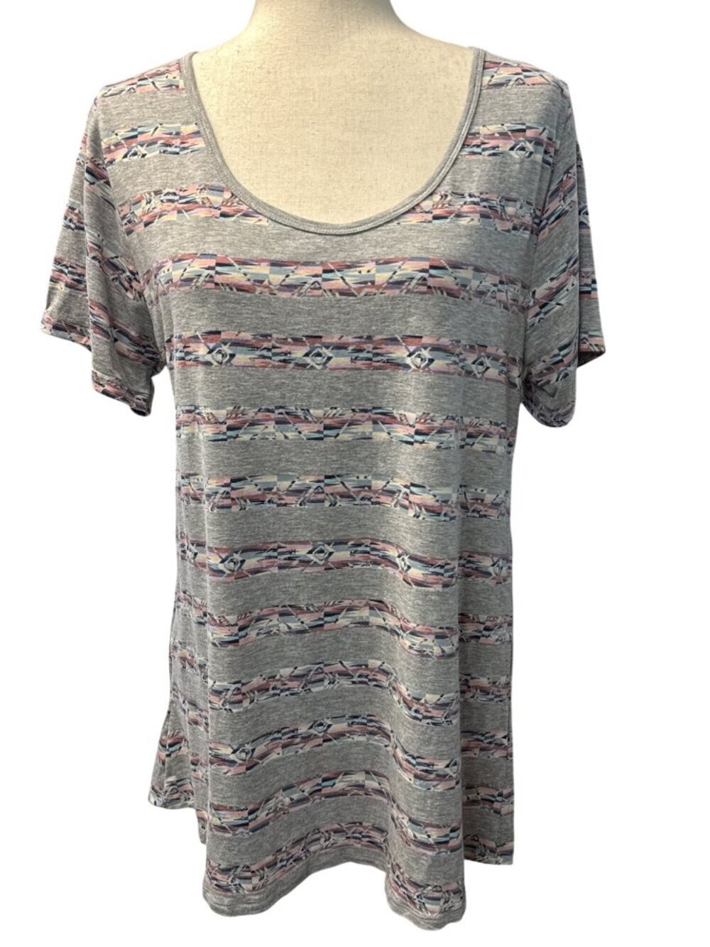LuLaRoe Womens Scoopneck Tee Shirt~Size L~Grey Aztec Print Short Sleeve L16 08
